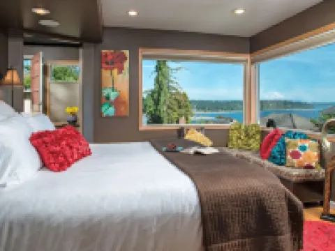 Cottage with Puget Sound, Mount Rainier, & Olympic Views Hotels in Burien