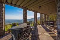 Mountain Cabin with 180 degree panoramic views just 15 minutes from Hanging Rock