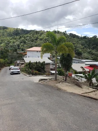 Cozy Trini Apartment,  with outdoor patio Отели в г. Сан-Хуан