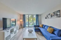 Neat Cozy Apartment by the Beach