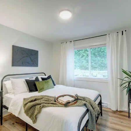Squeaky clean brand new 2 bedroom close to major routes.