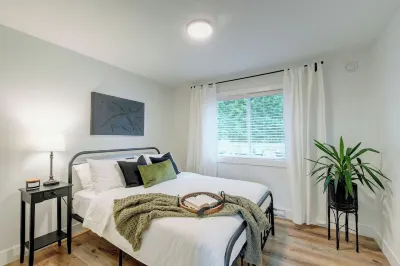 Squeaky clean brand new 2 bedroom close to major routes. Hotels near Langford Lanes