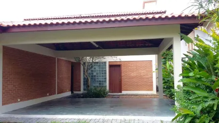 FOOT ON THE BEACH in Guaecá - 4 suites gated community - 24 h security - wi fi on the beach Отели в г. Сан-Себастьян