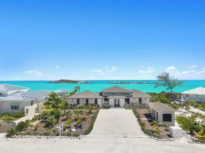 23Exuma * LUXURY, TOP BEACH* Calm Waters* 5 Bedrooms, Each w/Private Bath* Pool Hotel dekat Moriah Harbour Cay National Park