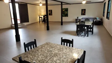 Beautiful New 3 Bedroom 3 Bath Condo with Private Courtyard and Attached Garage Отели рядом с достопримечательностью «Monteverde Cloud Forest Biological Preserve»