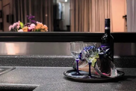 Stay in Central Kelowna, relax in your private 3 Bedroom, 2 bathroom home. Отели рядом с достопримечательностью «Оканаган»