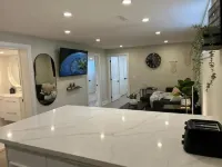 LakeView 2BR: Easy Access & Modern Comfort