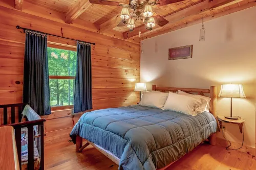 Cabin on Dale Hollow - Park your boat on shore and walk up to the cabin. Hotels in Clinton County