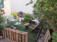 Attractive F2 souplex apartment with free PARKING, small garden and terrace Hôtels à proximité de : Musée de la Gendarmerie nationale