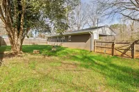 Cozy Ranch 15 Min to Raleigh Downtown and 15 to Fuquay-Varina Downtown Hotels near Wake Christian Academy