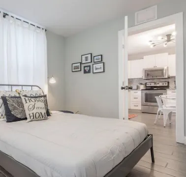Delightful and Quaint 3BR/2BA Ybor Bungalow タンパベイ歴史センター周辺のホテル