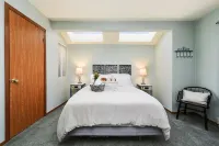 Charming Hidden Valley Retreat with New Hot Tub Spa, Wood Stove, Sauna & Jacuzzi