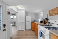 1 Block to Beach with Linens + Towels, BBQ & AC