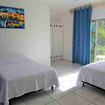 Luxury Villa Great Location Walking Distance to the Beach Rooms
