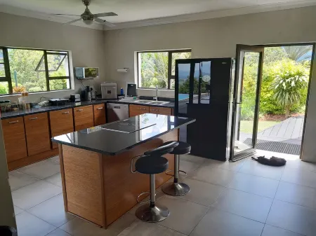 Peaceful quiet place overlooking beautiful mountain with a lovely garden. Отели в г. Malkerns