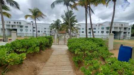Amazing beachfront apartment on the beach