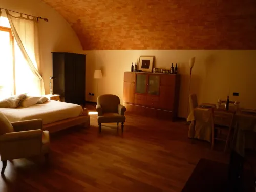 Charming 1600s open space in the historic center. Hoteles en Marino