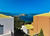 Minimalist, new condo with beautiful sea and mountain views Hotel a Aegina