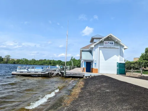 Secluded in the City, "Downtown Studio Steps from Beach & Adventure