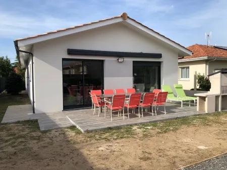 Villa of 125 m², Air conditioning, 4 bedrooms, sleeps 10, terrace, garden ... Отели рядом с достопримечательностью «Aqualand Bassin d Arcachon»