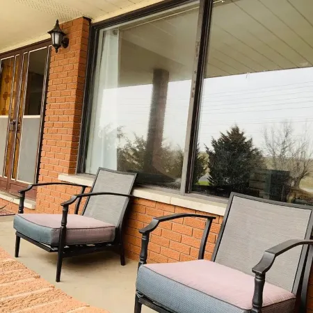 Beautiful upper unit countryside large cozy rooms near Niagara Falls