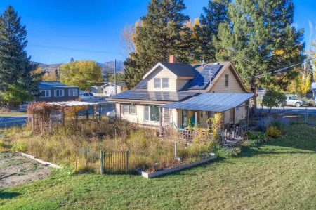 Historic Downtown Ennis Escape Отели в г. Эннис