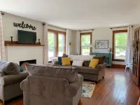 Beautiful Historic Farmhouse: Perfect for Fugitive Beach, Military, & MS&T!