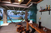 Villa Seashore: Dreamy villa by the sea side with heated pool