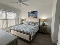 "Pretty in Pink"  Luxury  3-Bedroom, 3-Bathroom Oceanfront Condo Отели в г. 