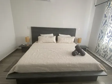 Cheerful 1 bedroom house w/ pool and much more!