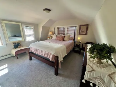 The Anchor House Marblehead Retreat - Minutes to Old Town and Historic Salem! Hotels near Old Burial Hill Cemetery