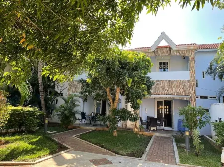 Paloma Villa in Flic-en-Flac - Luxury, Peace and Comfort for 1 to 10 People Отели в г. Флик ан Флак