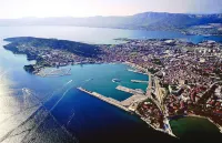 Penthouse suite with incredible panoramic view over Split! Hotels in Solin