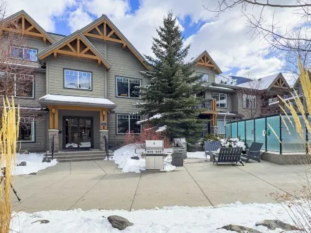 Cozy Rocky Mountain Getaway with Hot Tub! Pet Friendly & Newly Updated! Отели в г. Bighorn No. 8