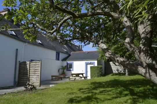 MORGAT 70 meters Beach, 8 people with garden and parking