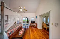 Coral Beach Retreat – Private Beachfront Escape Hotel di First Bight