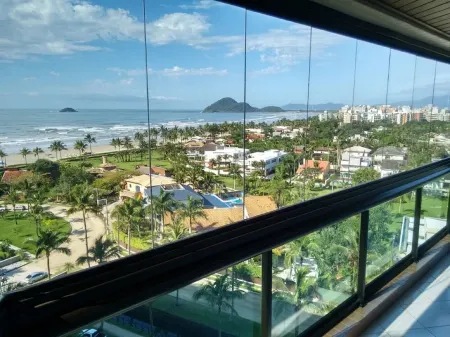 Beautiful fit, standing on the sand with spectacular sea views. Spotless Отели рядом с достопримечательностью «Praia Bertioga»