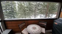Minutes from Downtown Truckee! Biking, hiking, shopping, restaurants...