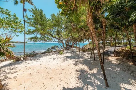 Villa Verde on at Paradise Point Отели в г. First Bight