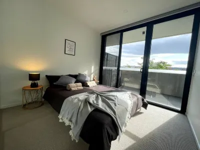 Specious apartment in Kingston, centrally located place. Hotels in 