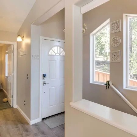 Updated Lake Almanor Retreat w/ Patio & Grill!