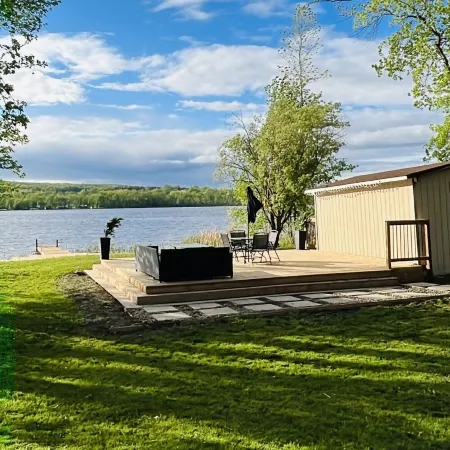 Cozy Waterfront 3 Bedroom Cottage (Pet-Friendly)