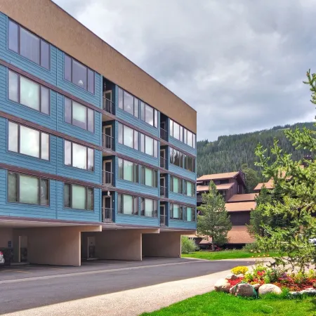 Comfortable Cozy Condo - Short Walk to American Eagle Lift - SH402 by RedAwning