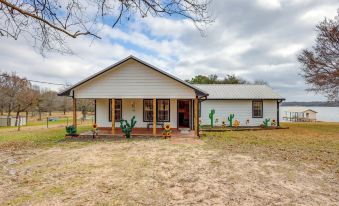 Dock, Decks & Views: Lakefront Cottage