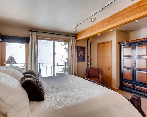 Ski-in Ski-Out 2 Br Condo- Sleeps 6 People マウント・クレスティド・ビュートのホテル