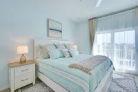 Walk to Beach! Waterfront Hudson Townhome - Boutique