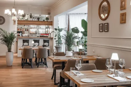 Dwór Konstancin Отели в г. Констанцин-Езёрна