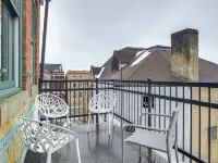 < 1 Mi to Wittenberg: Eclectic Loft w/ Parking! Hotels in Springfield