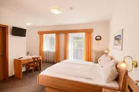 River Hotel Post