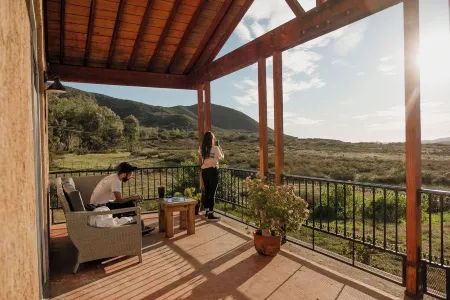 Casa Mayoral B&B Pet Friendly Отели рядом с достопримечательностью «Adobe Guadalupe Vineyards & Inn Aztec Breeding Farm»